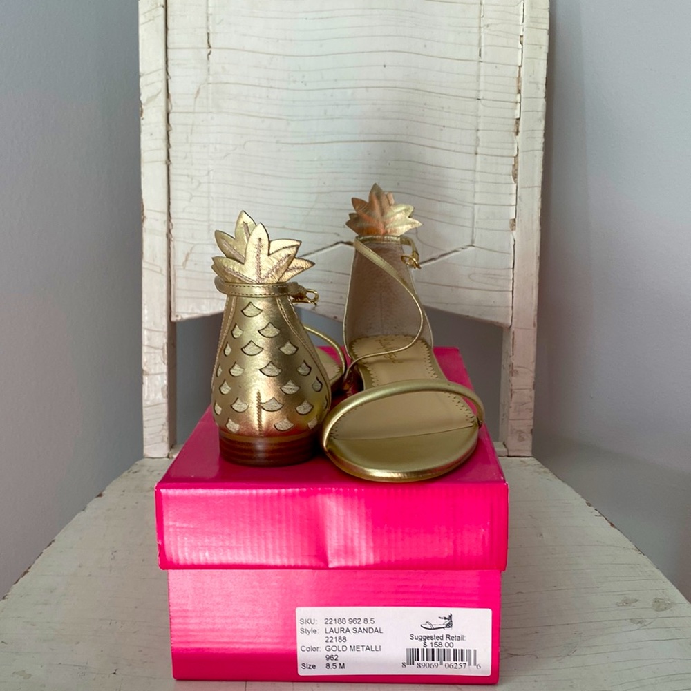 Lilly Pulitzer Gold Pineapple Sandals, size 8.5